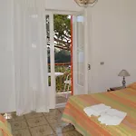 Polito מלון 2*
